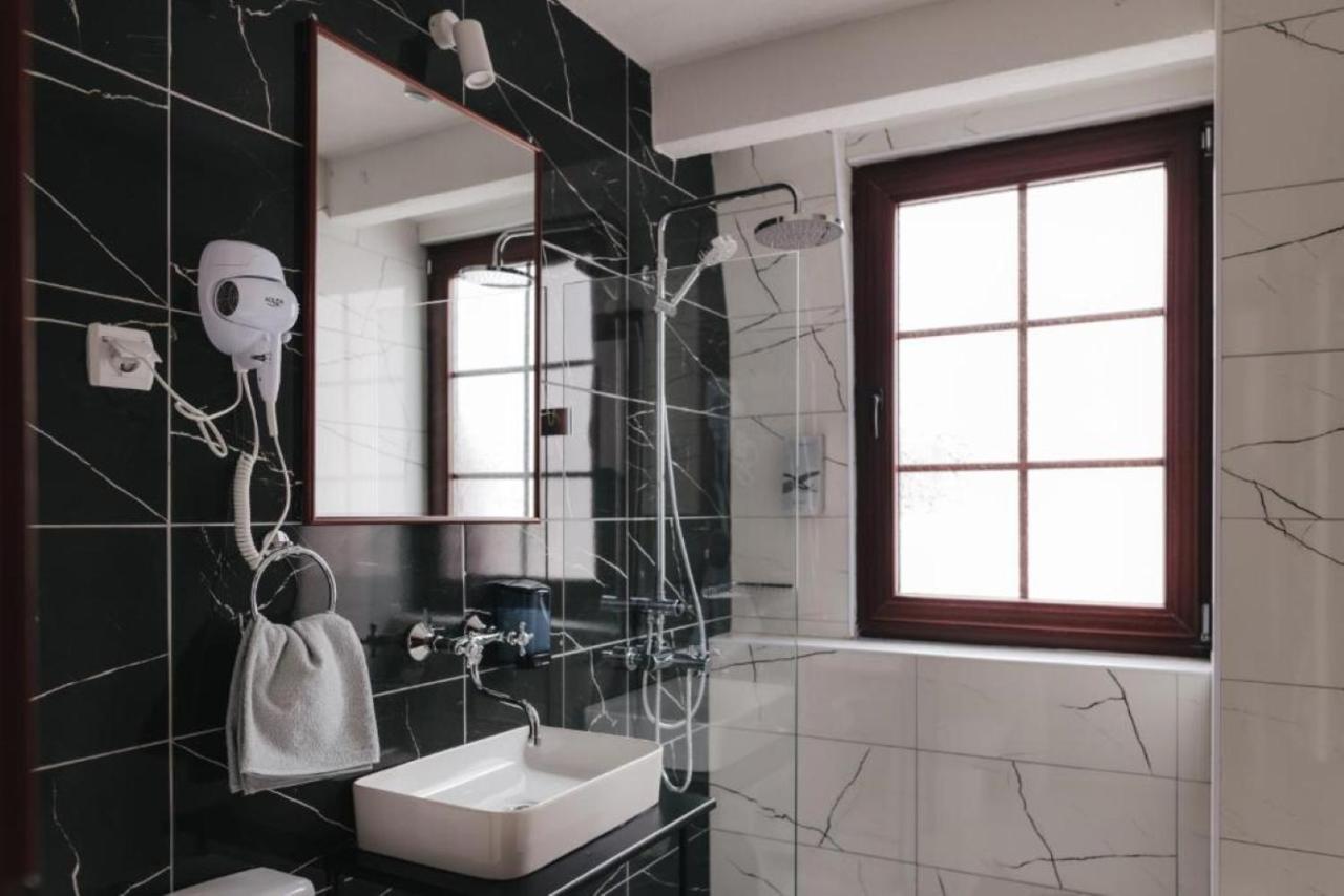 Hotel Castrum Скопие Екстериор снимка